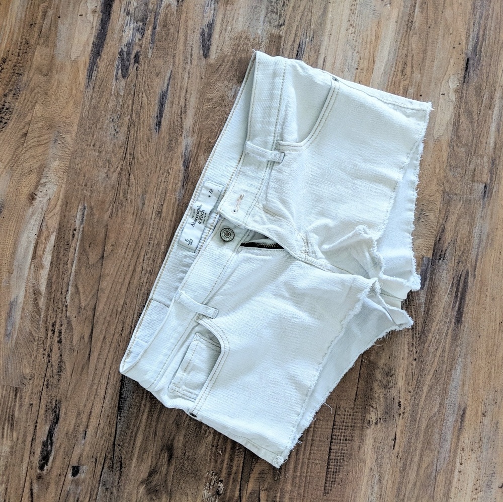 Abercrombie & Fitch low rise shorts